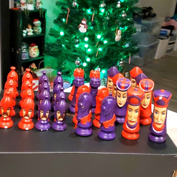 Vintage hand Painted Ceramic Chess Set By Duncan. - Picture 1 of 13